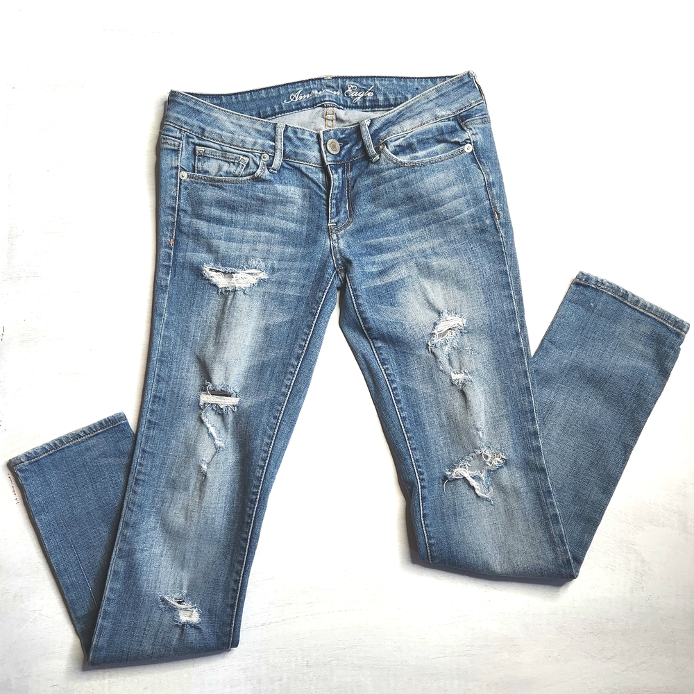 American Eagle Outfitters Light Blue Distressed Skinny Jeans